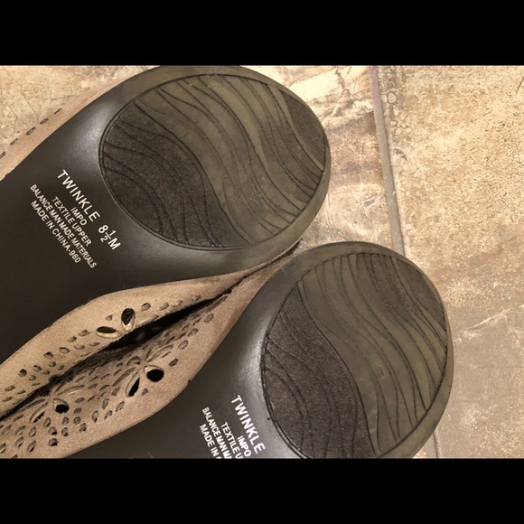 Heels - Picture 5 of 5